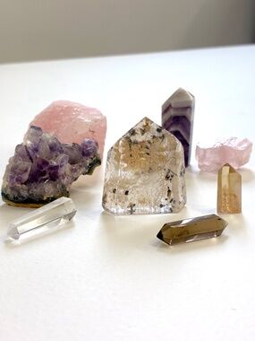 💎 Lovely 8-Piece Natural Crystal Collector’s Set – Quartz, Amethyst & More